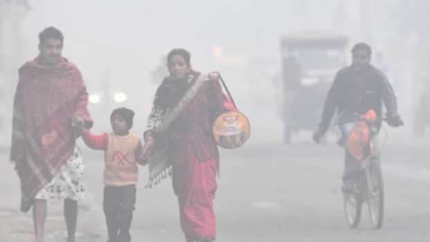 https://hindabhimantimes.in/severe-cold-and-dense-fog-wreak-havoc-in-up-red-alert-issued-in-50-districts/
